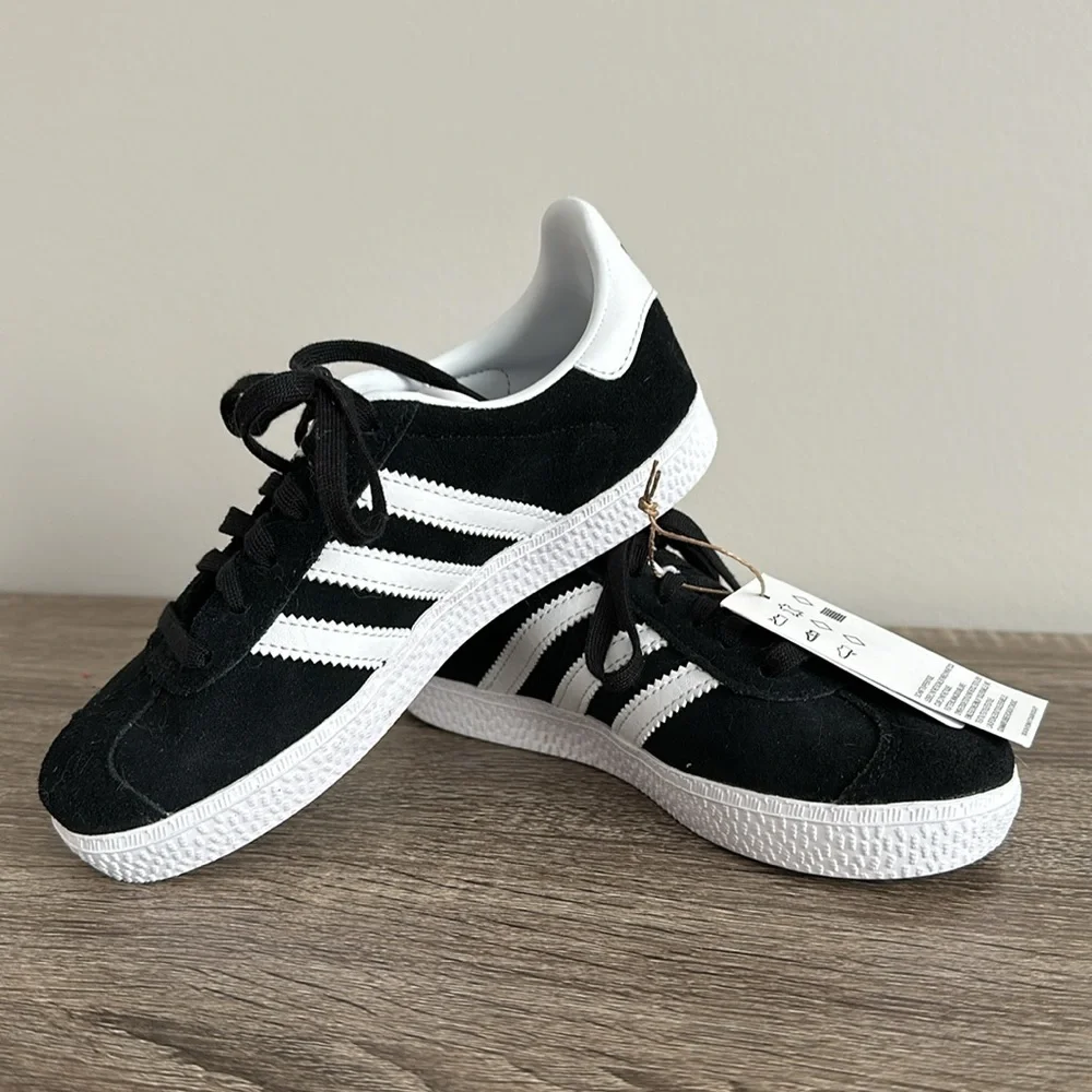 Kid’s Adidas OG Gazelle Grade School Sneaker Size 1 in Black and White